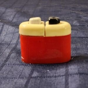 Vintage Plastic Red Carvanite Push Button Salt‎ and Pepper Shakers Made In USA